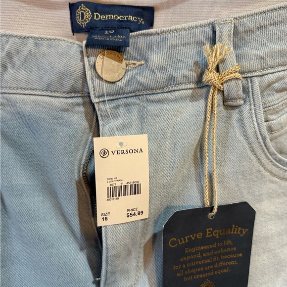 Versona Light and Dark Blue Cropped Jeans - Picture 2 of 3